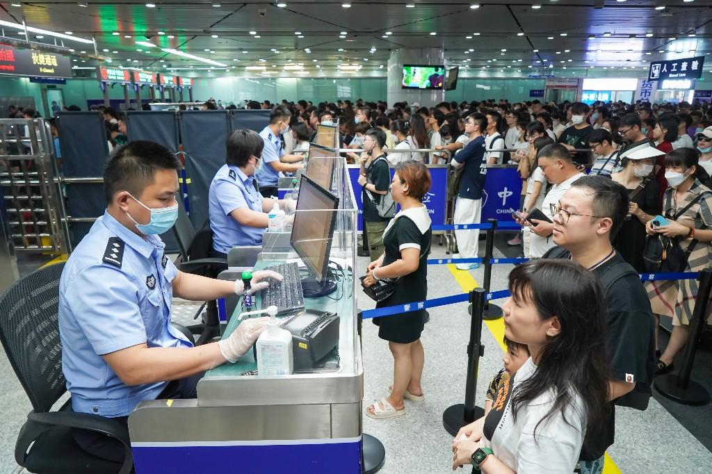 珠海边检端午假期查验出入境人员140余万人次,拱北口岸创造近三年单日