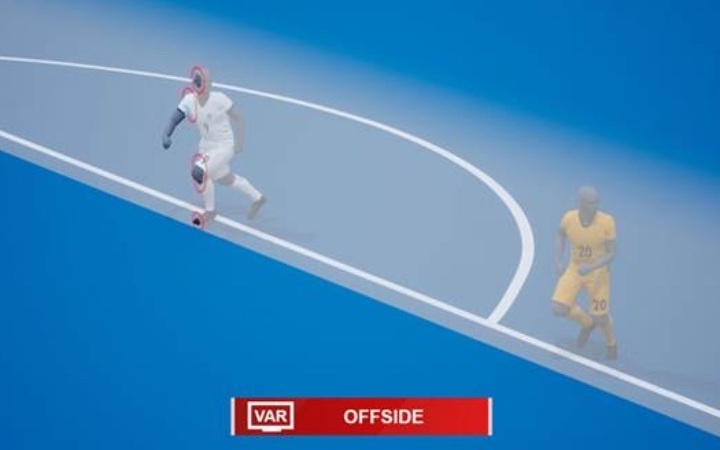 var毁了足球?对话中超前裁判周刚:引入var利大于弊,对裁判投诉少了