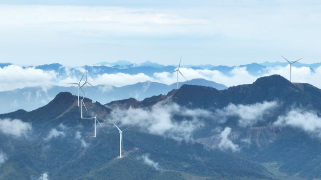 灵宝:云海缭绕大青山