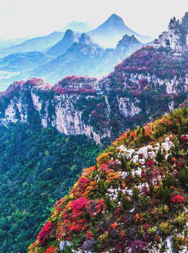 马鞍山秋天,这位色彩的巨匠,将繁复的色调巧妙地融合在一起,既不显得
