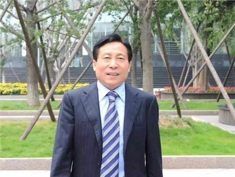 兖州低调富豪牛宜顺:与小布什做朋友,开迈巴赫齐柏林,车牌5个8