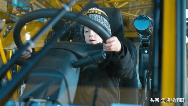 小男孩都能开的老吊-重型轮式塔吊混合动力起重机城市boy