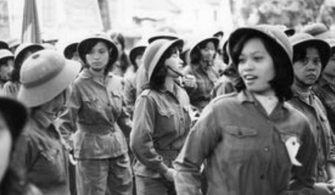 越南女兵在对越反击战中,对我军用美人计,我方炮兵怎么应对?