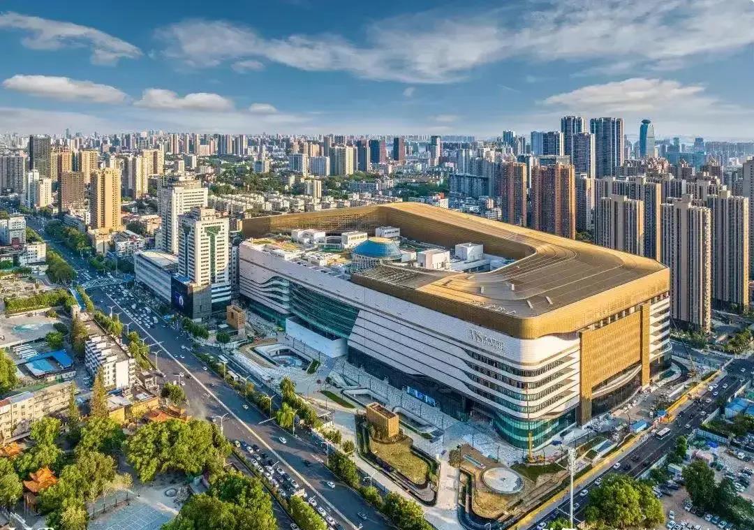 武汉梦时代广场发挥面积优势压倒永旺宣告全天免费停车将拉回人气