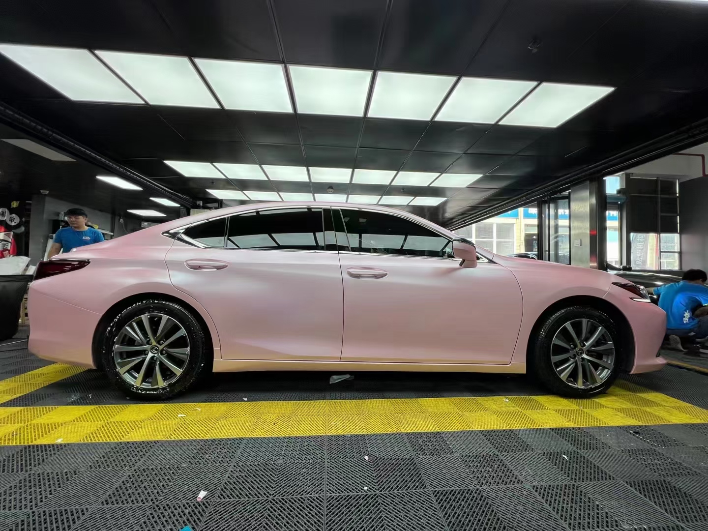 雷克萨斯菲卡改色膜电光樱花粉