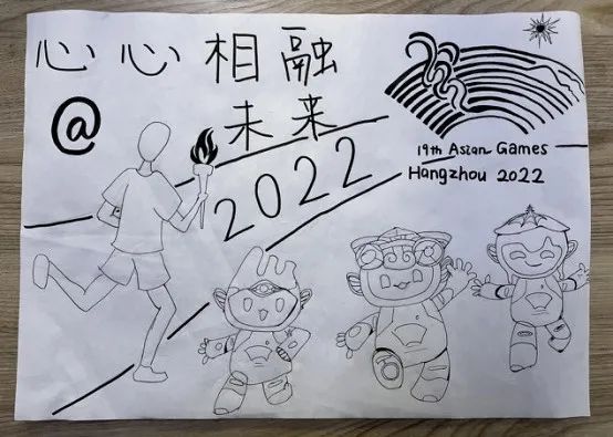 社区的小朋友们用自己的画笔绘画心中的奥运,表达对杭州亚运会的喜爱