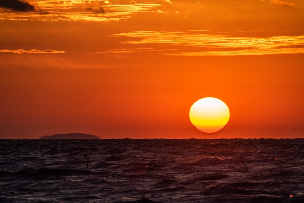 海子夏天的太阳图片