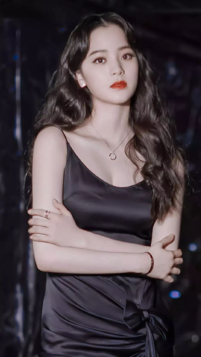 台湾女孩欧阳娜娜的性感一面,撩人心扉