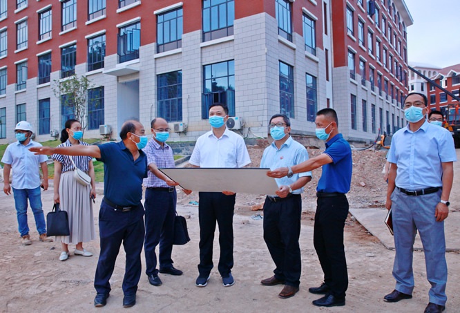 黄振饶到梧州学院调研并召开座谈会