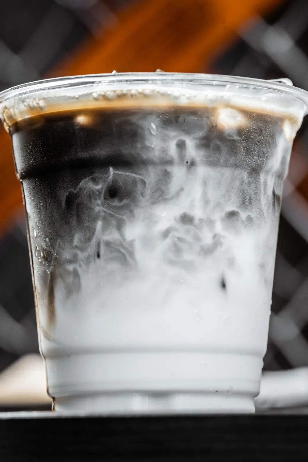 免费喝!藏在废旧厂房里的这杯「水泥拿铁」,喝它只有0次和无数次