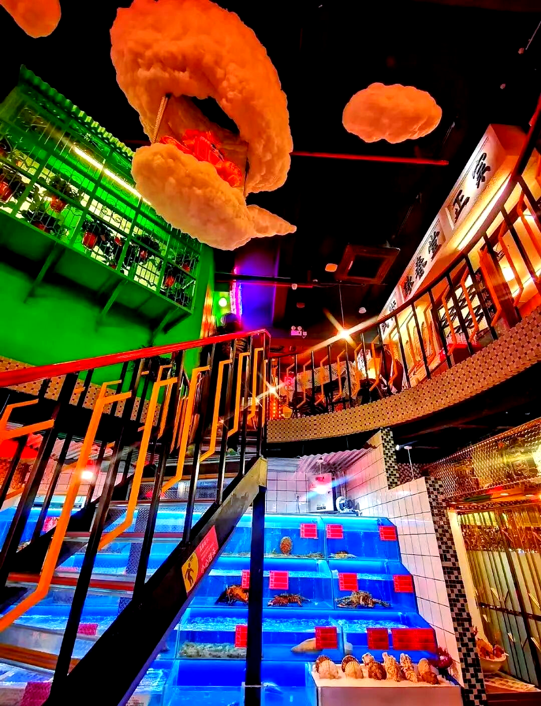 在行运打边炉体验纯正香港风味与文化氛围