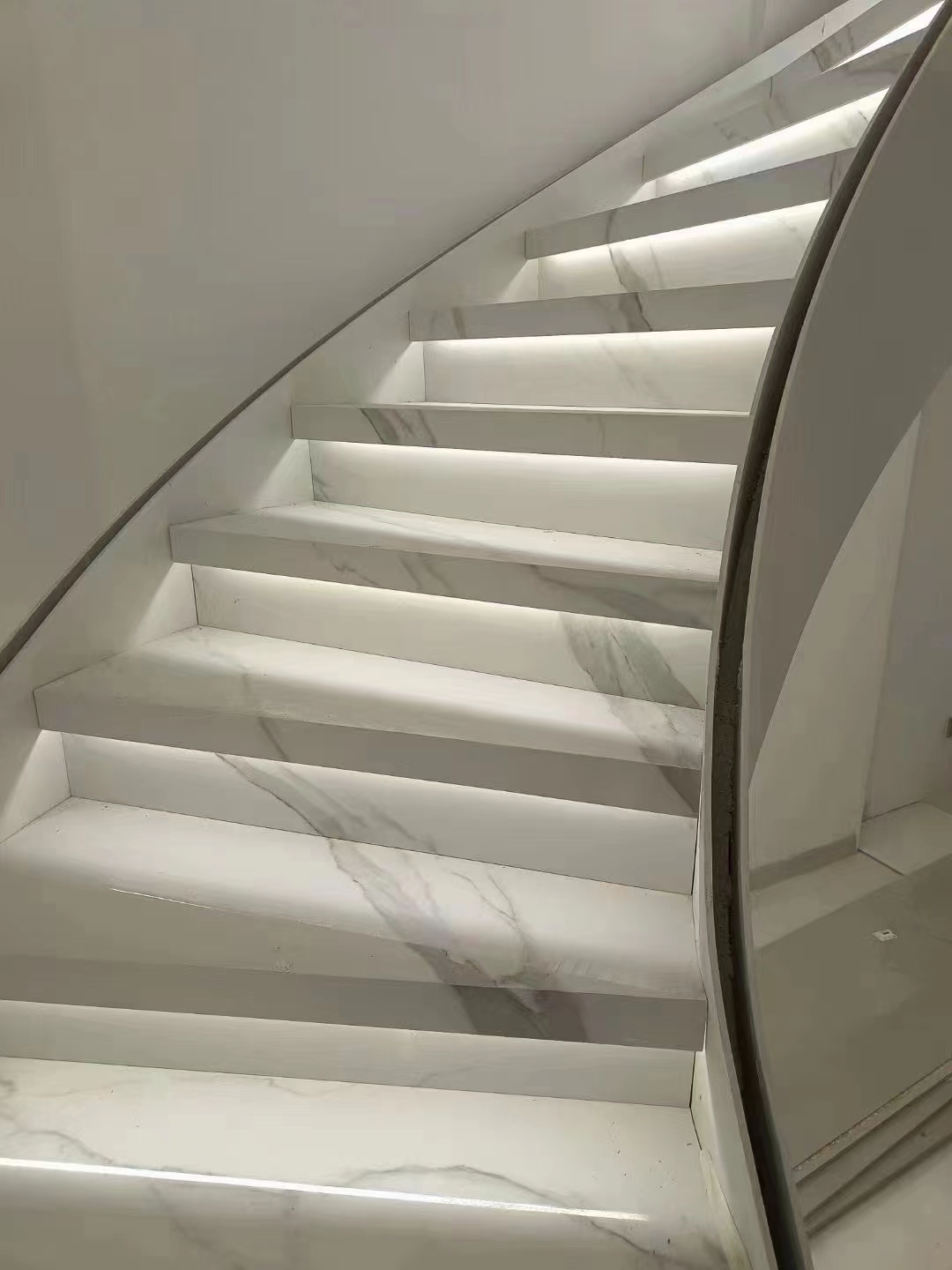上海岩板全屋整装网红岩板悬浮楼梯效果展示上海邦大岩板批发加工