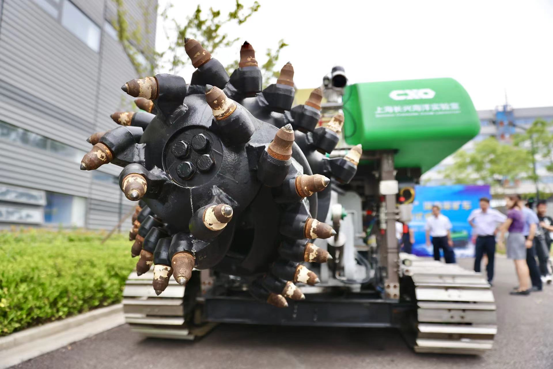 深海采矿车"开拓二号"满载而归