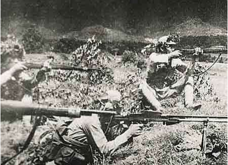 30名战士突破敌人包围圈,却又要杀个回马枪,还生俘敌人一个班