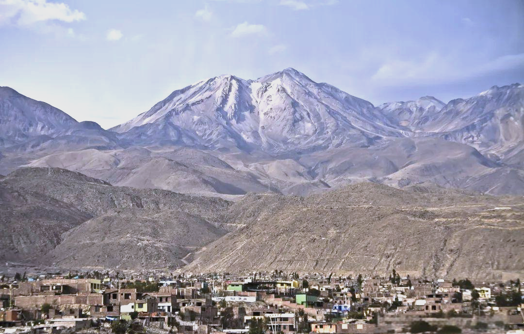 阿富汗的大部分领土都坐落在伊朗高原之上,境内海拔普遍超过600米