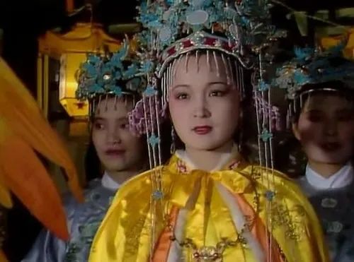 精读红楼|第十八回:元妃省亲——一场昭示孝道与皇恩的盛大演出