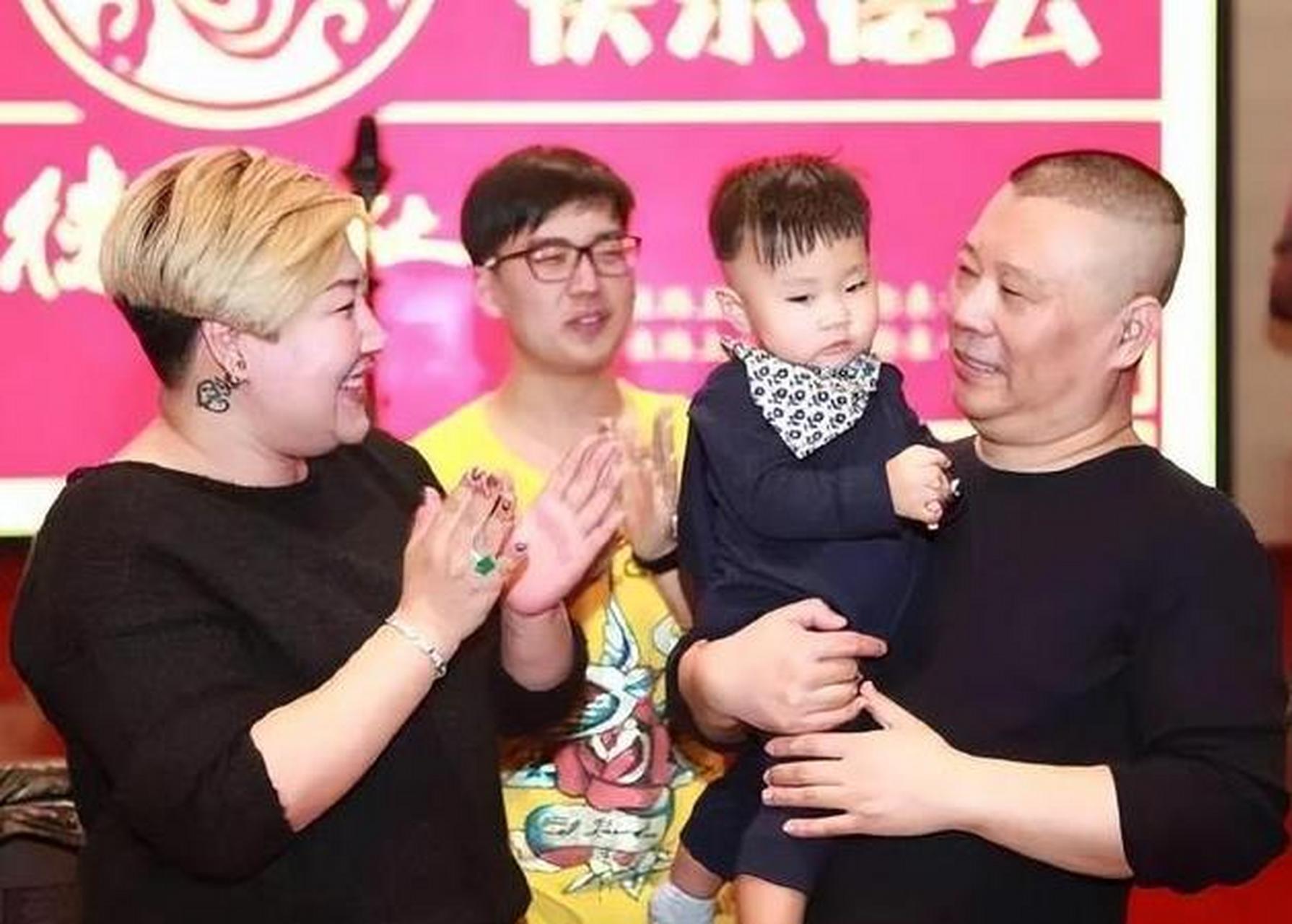 [给你小心心]2015年,有一次,金星问郭德纲:"你媳妇是怎么看上你的?