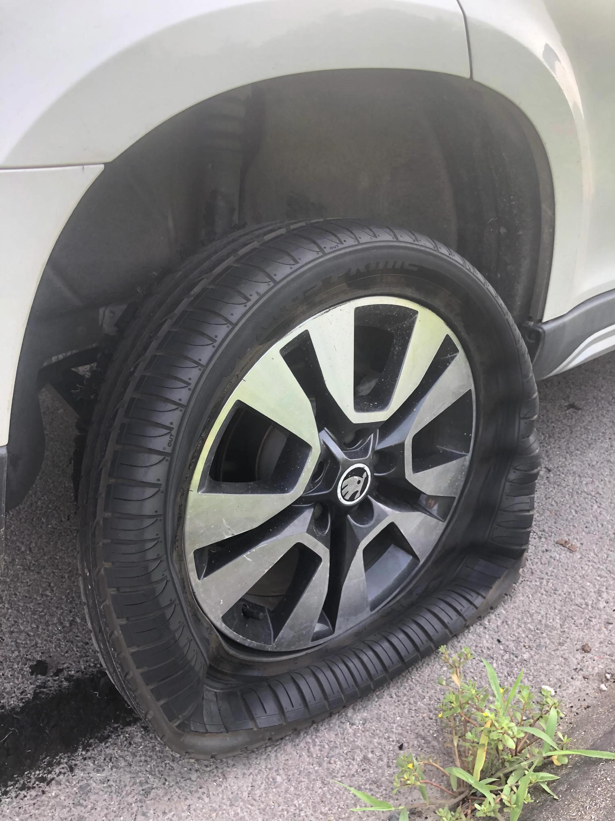 爆胎行驶两公里轮毂会变形吗