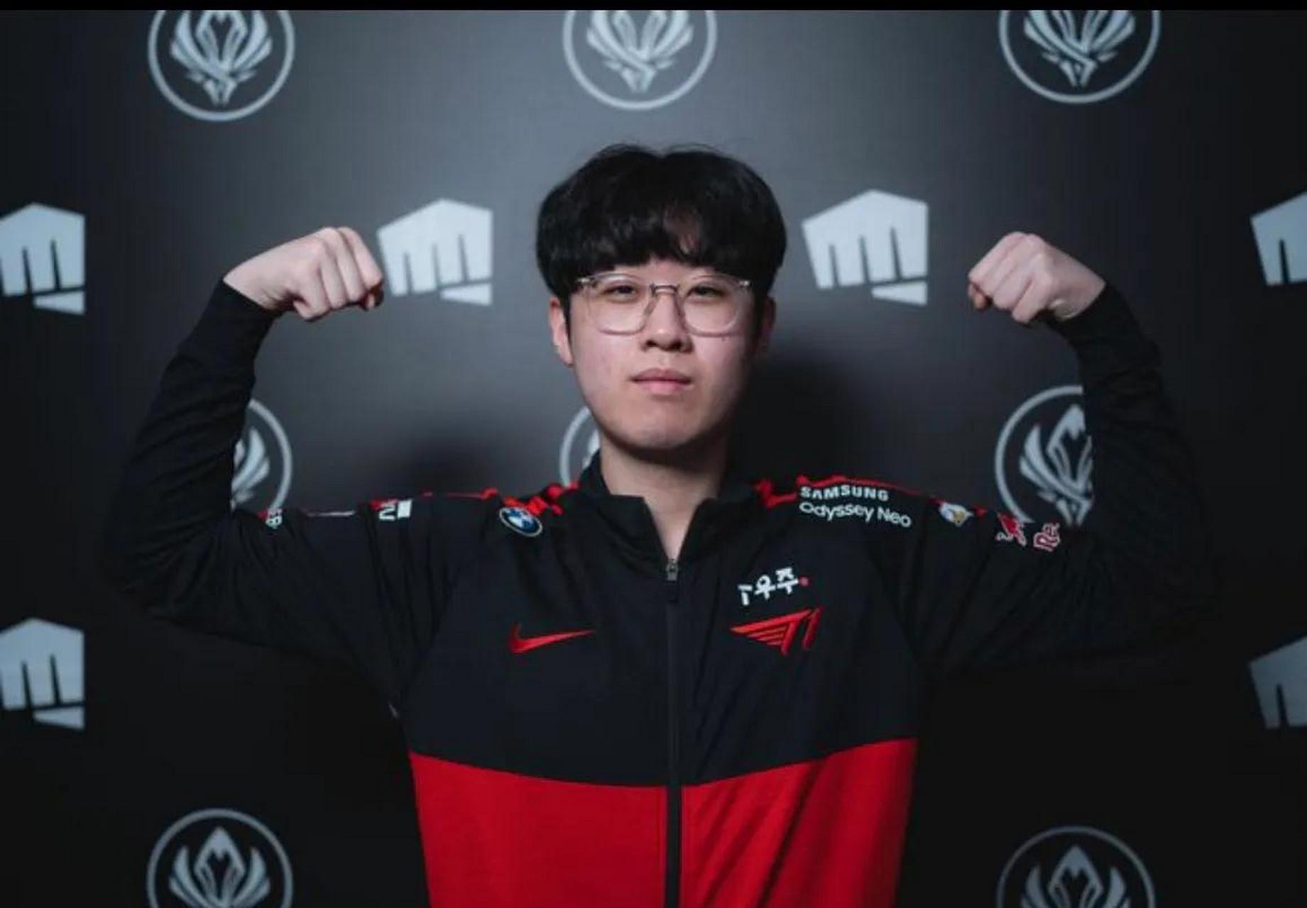 曾经lck 上单天才,出道一手杰斯 打爆lck上路的zeus,没想到过自己会在