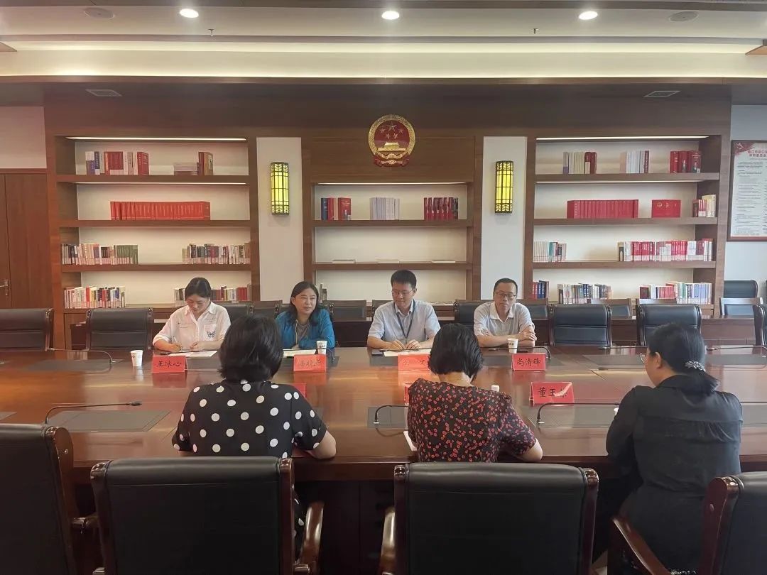 京口法院召开江苏大学法学院实习生交流座谈会