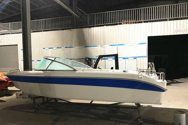 5.9米7人乘坐的玻璃钢快艇,豪华版的敞篷快艇