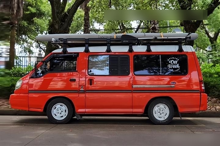 无报废年限,红得发亮的自改房车来了,东南得利卡改装露营车旅行