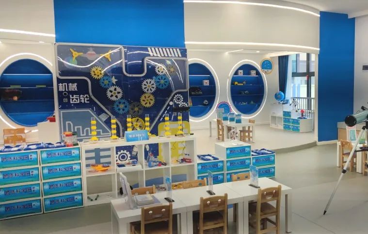 「小精灵」创设科学游戏区域,引导幼儿动手实践,探索科学游戏