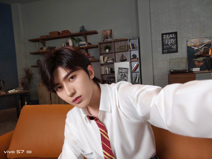 坤坤帅气的自拍又增加了 世界上怎么会有这么会自拍的男孩子