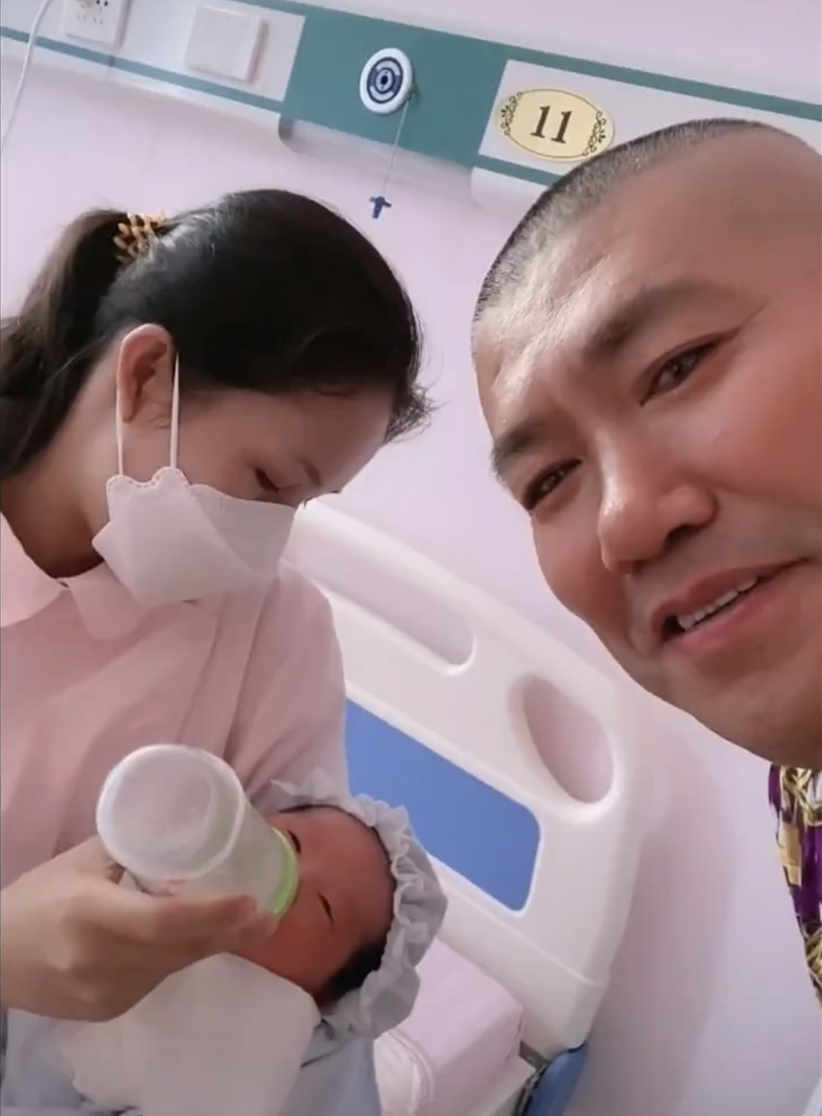 恭喜!52岁网红赵本六喜得贵子,曾因生吃活鸡,生吃肉遭网络封杀