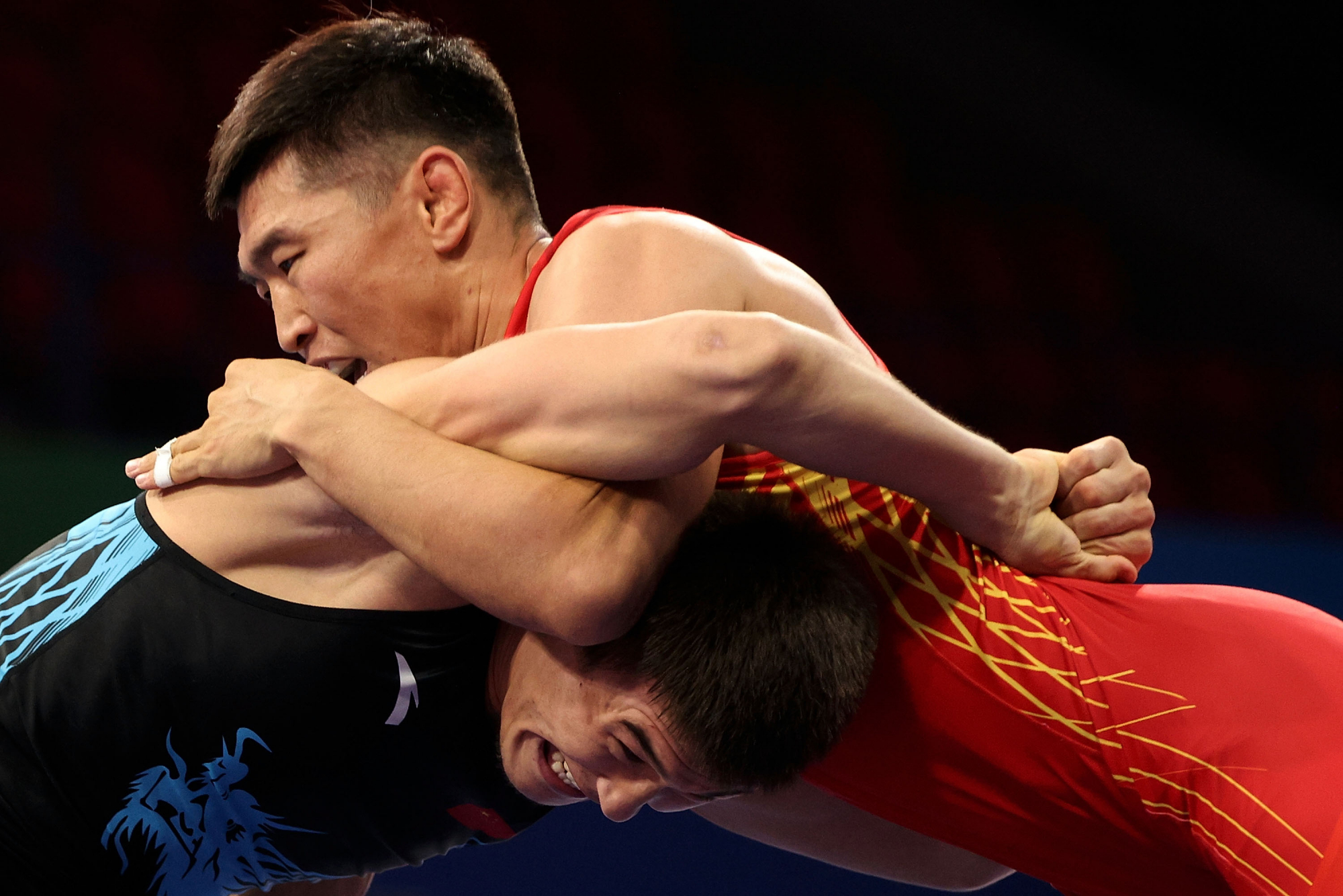摔跤——男子自由式74公斤级:内蒙古队选手孟和吉干夺冠