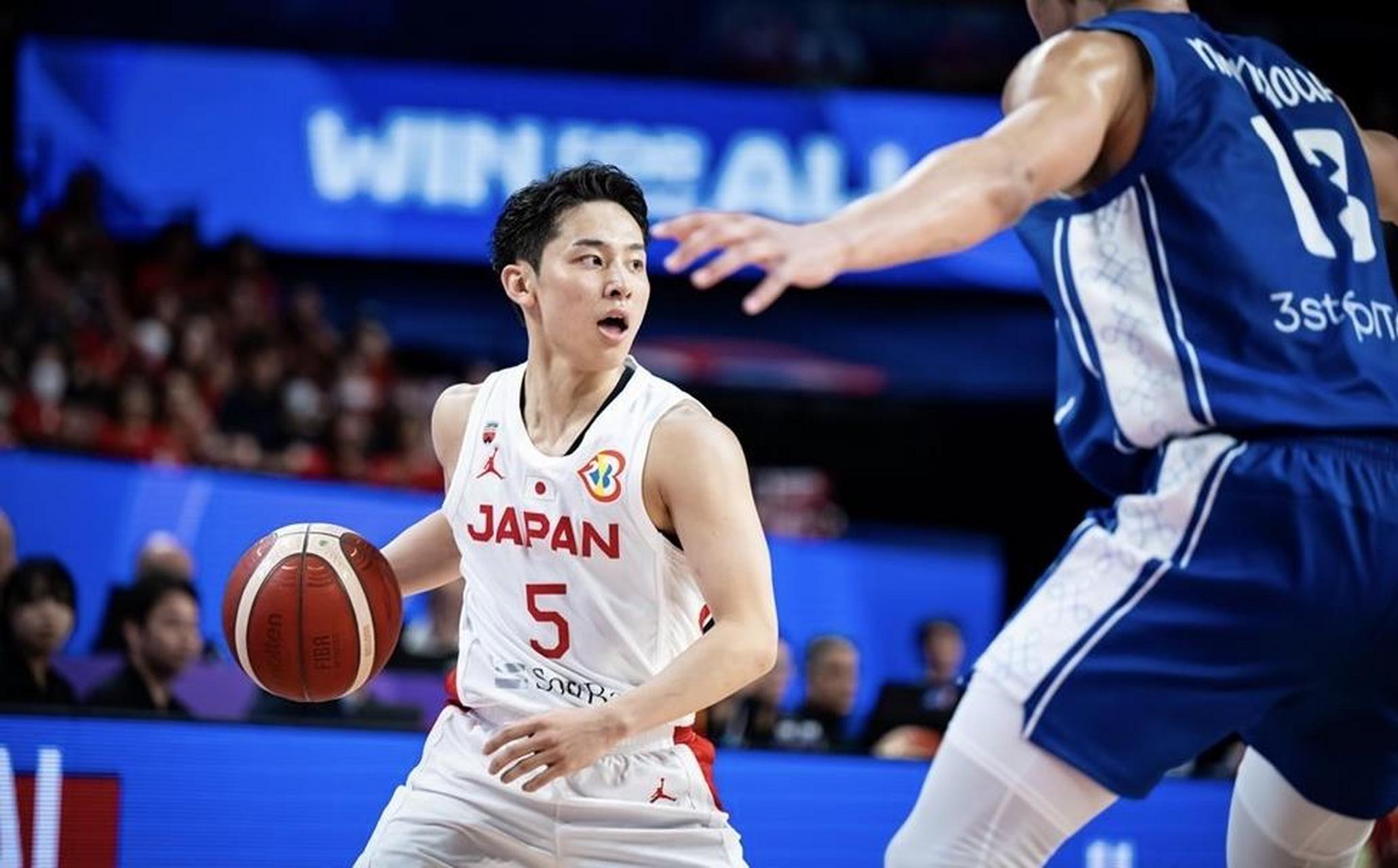 而河村勇辉也力压归化内线霍金森,成为日本男篮队内mvp,世界杯期间场