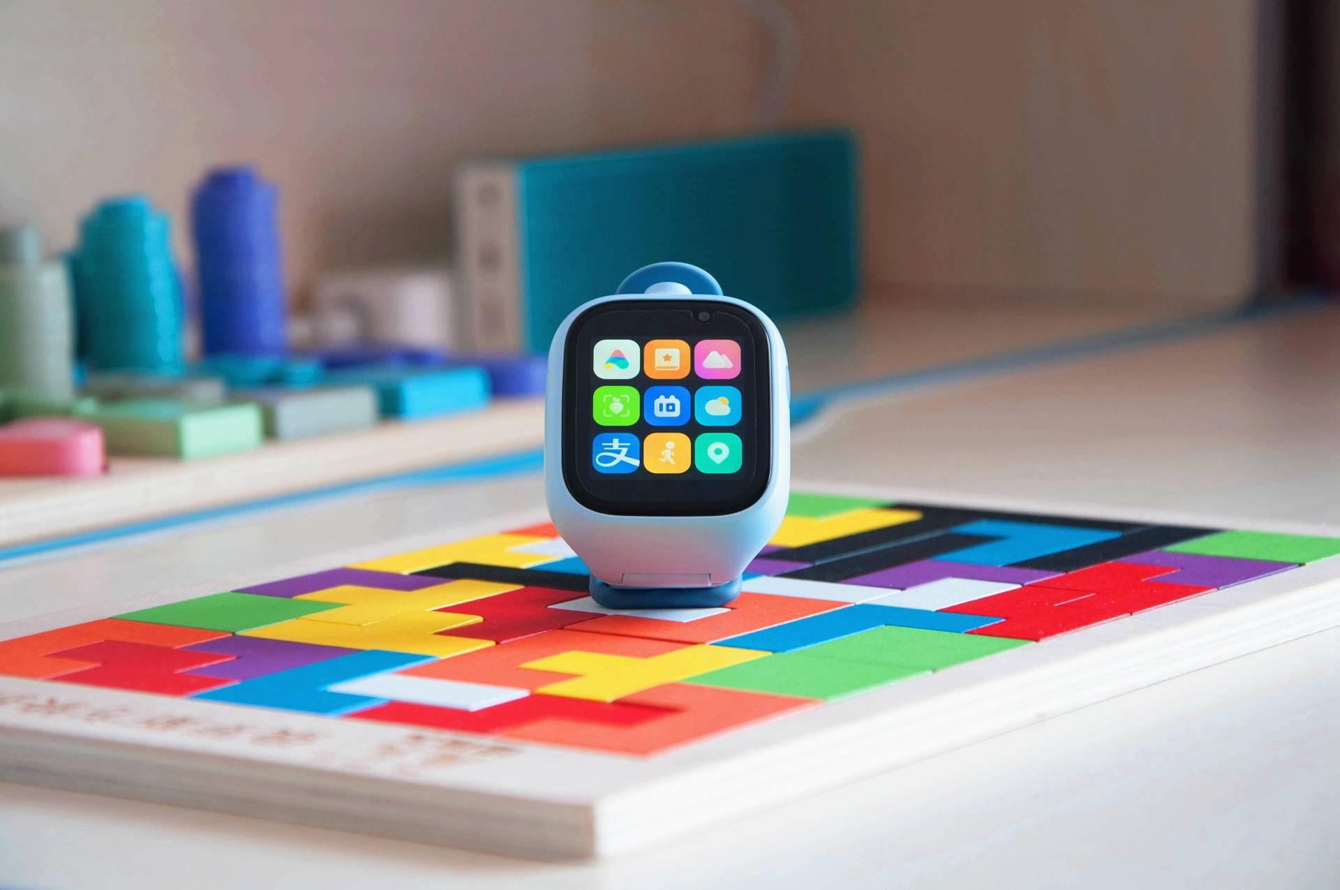 小米上新:米兔电话手表4x,双摄全网通支持ai识别还能学英语