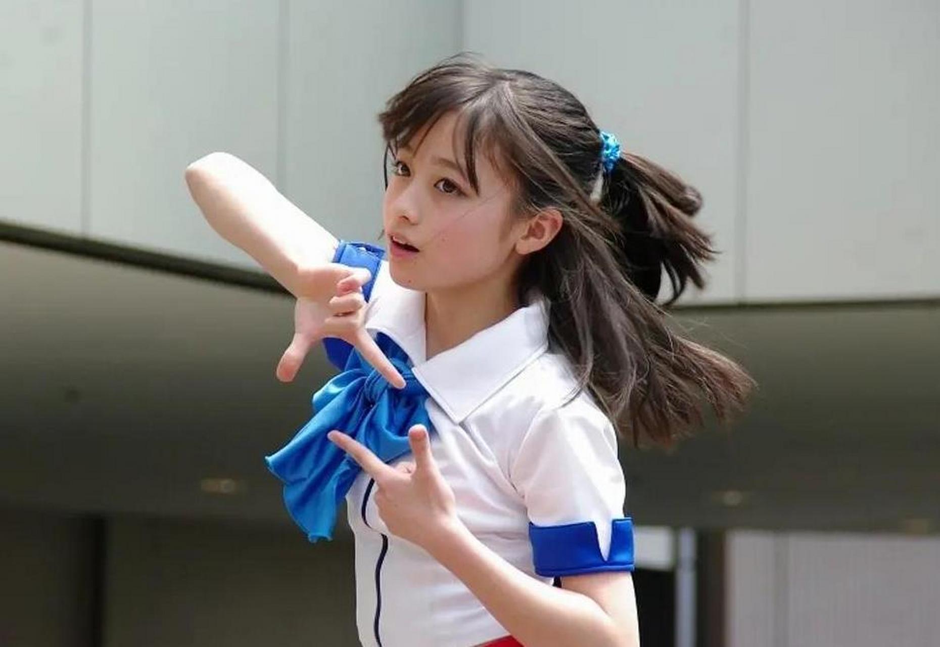 日本女性的平均身高约158cm.