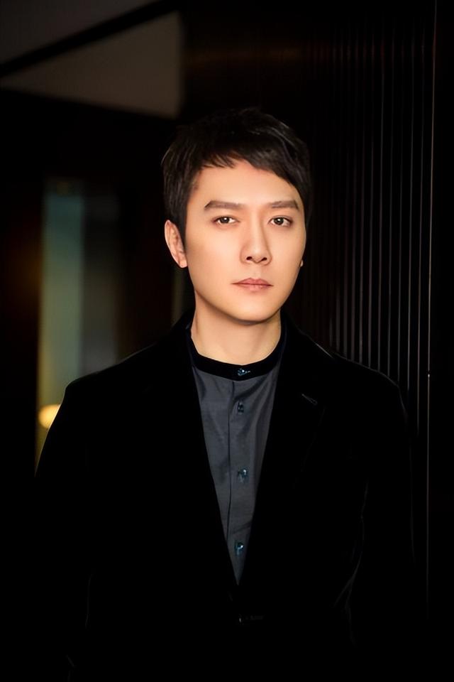 景甜冯绍峰微博玩藏头诗,"灼灼君前"和"繁华卿有"隐藏暗示?