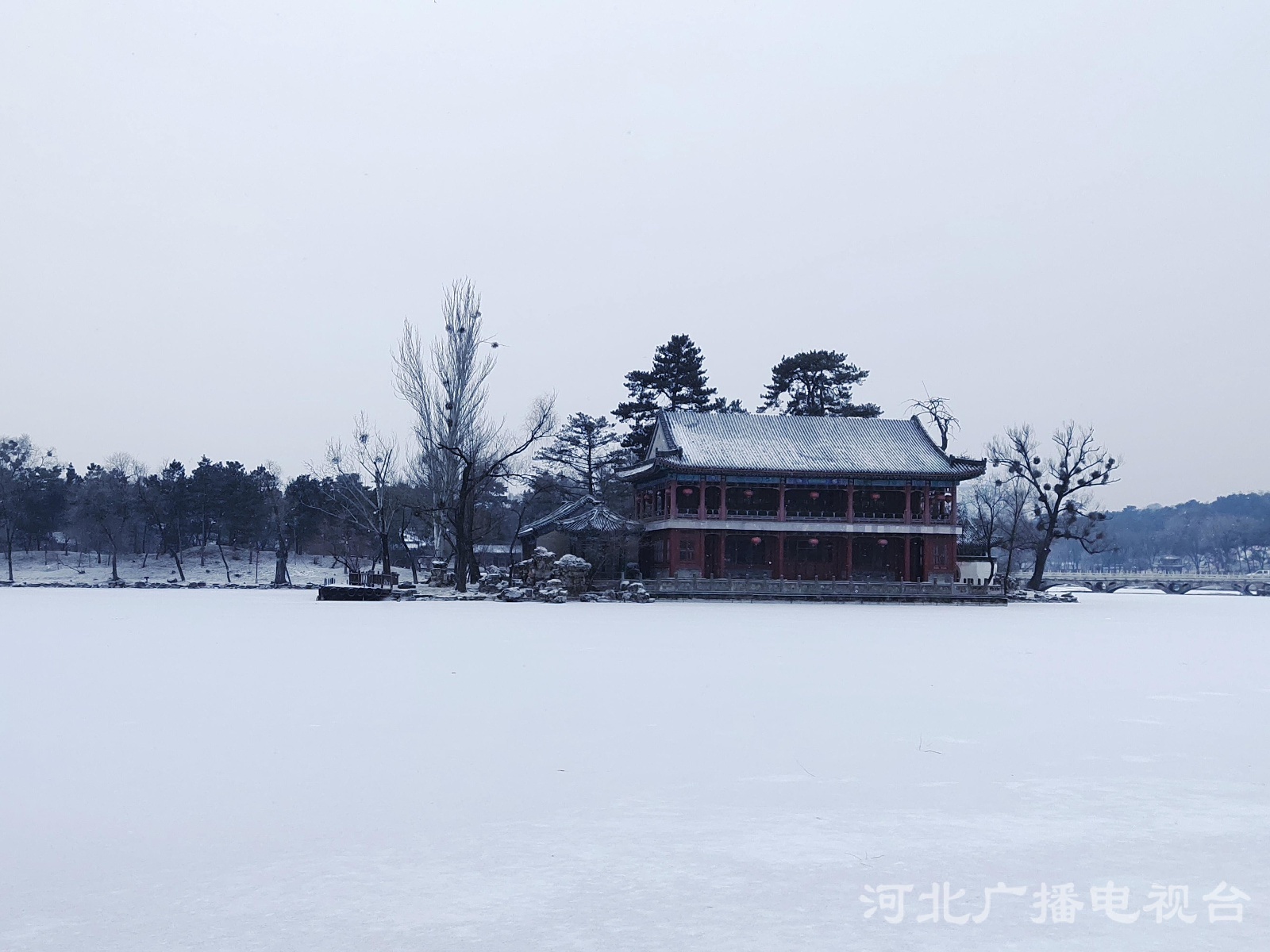 承德避暑山庄雪景图片