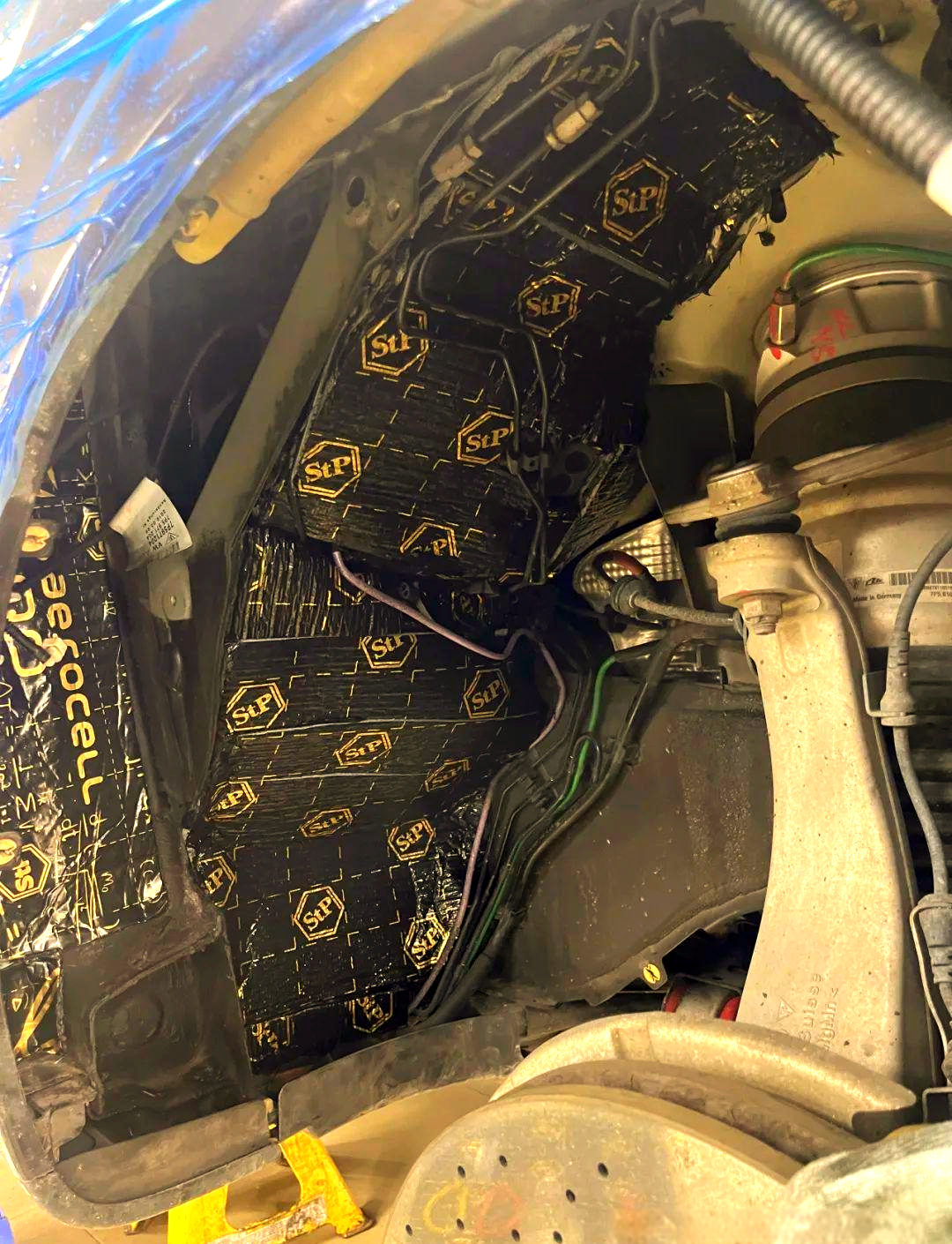 保时捷卡宴四轮隔音升级,驾乘更舒心