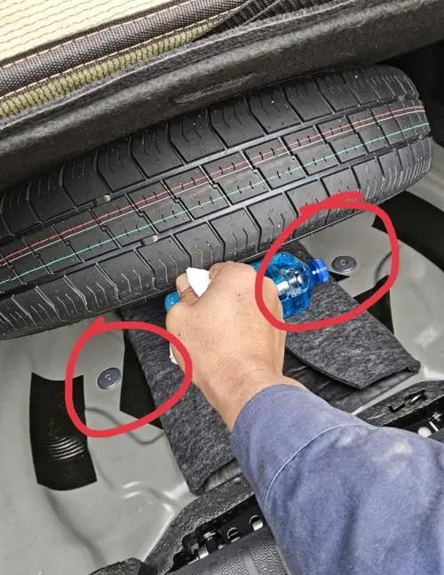 帕萨特天窗的排水口在哪