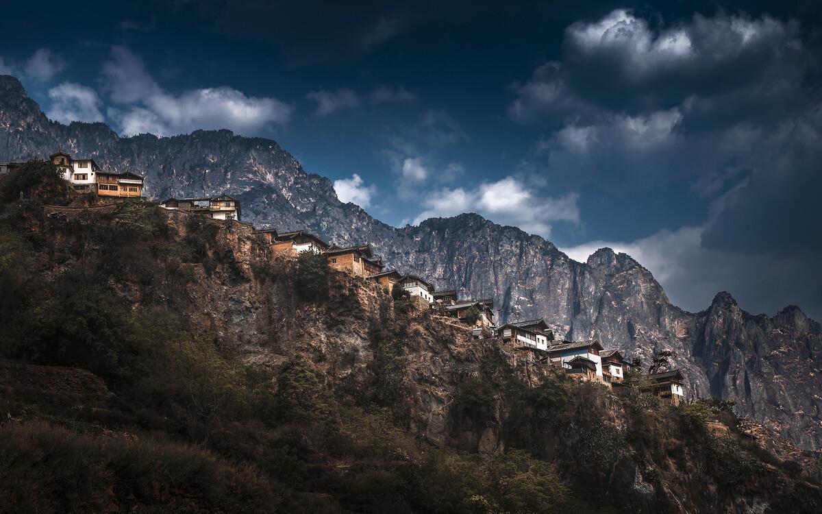 走进云南悬崖村,全村百户人家都居住在石头上,他们如何生活?