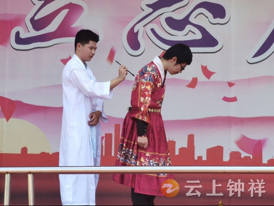 致敬文学经典 演绎人生芳华——钟祥三中举行首届课本剧展演活动