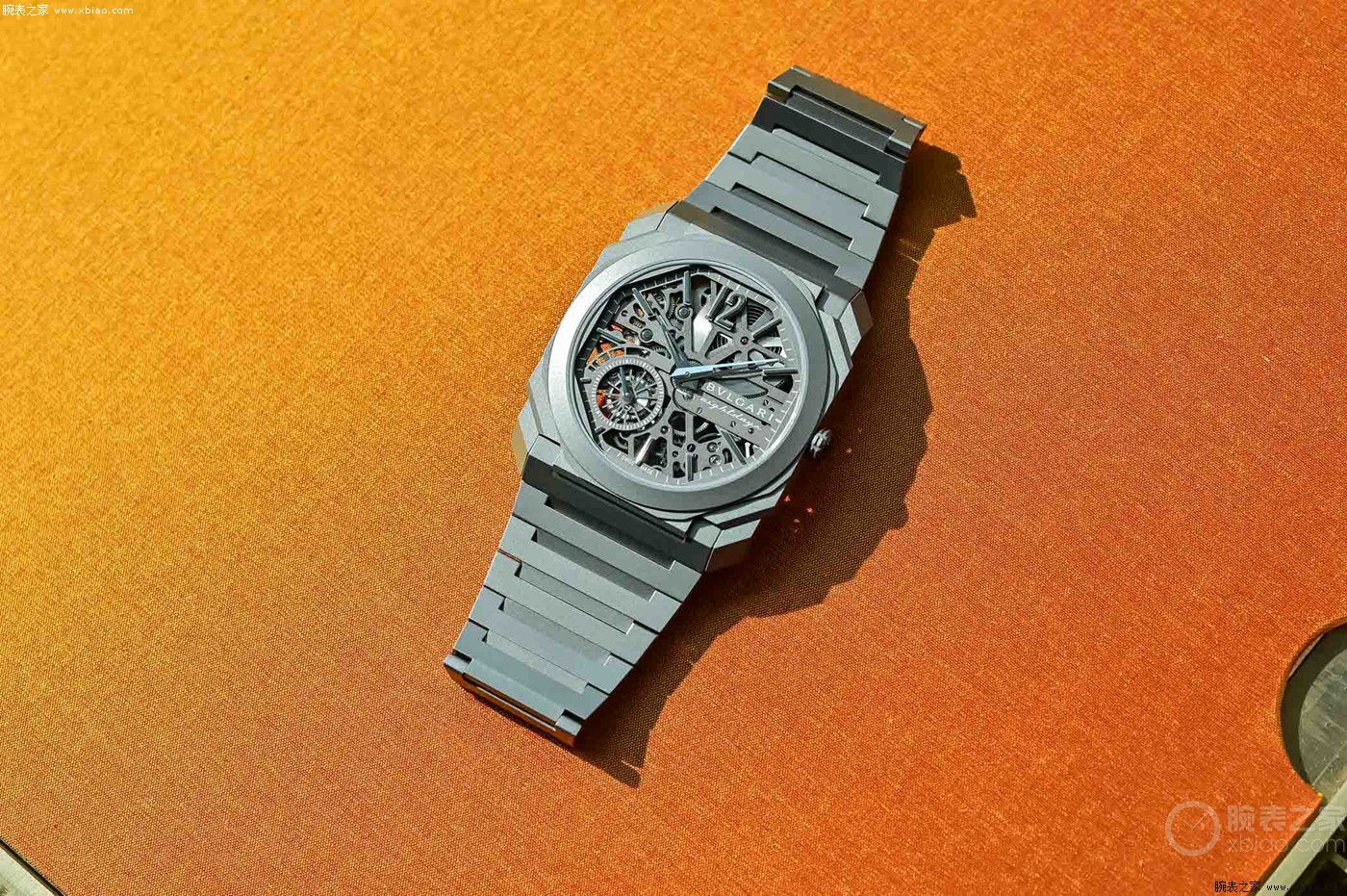 bvlgari宝格丽推出octo finissimo镂空腕表8日链钛金属款