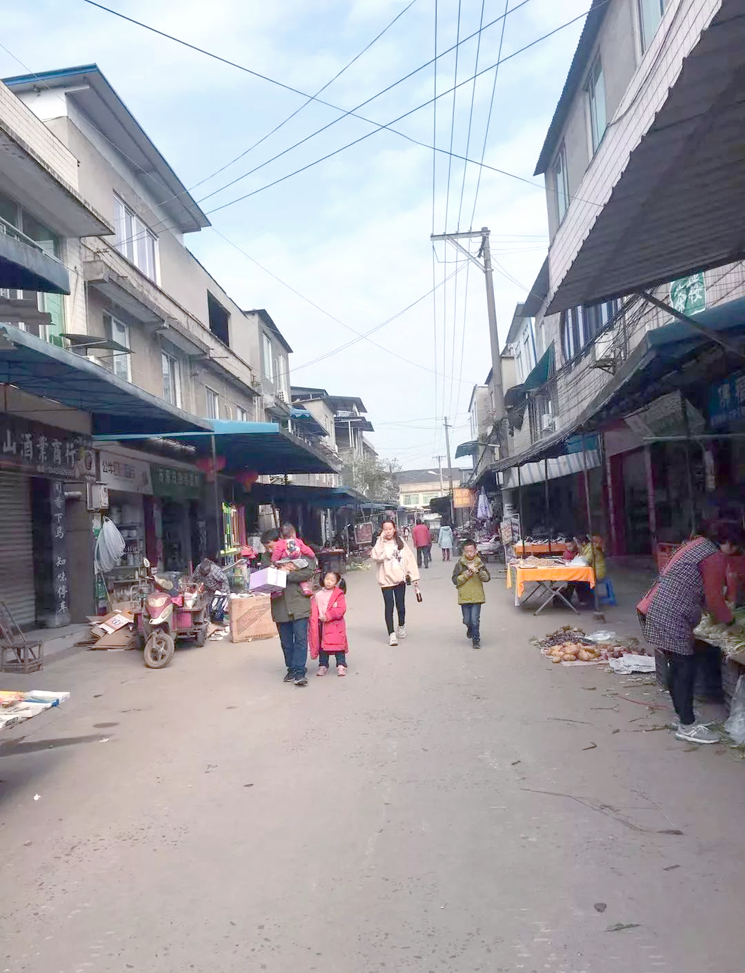九峰镇:乐山嘉华水泥厂旁的艺术与烟火小镇