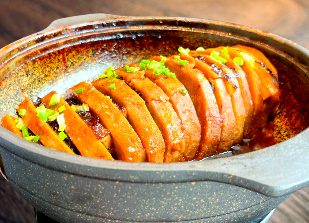 图:仁和楼招牌"一品香芋煲"这道由荔浦芋与五花肉共同打造的"一品香芋