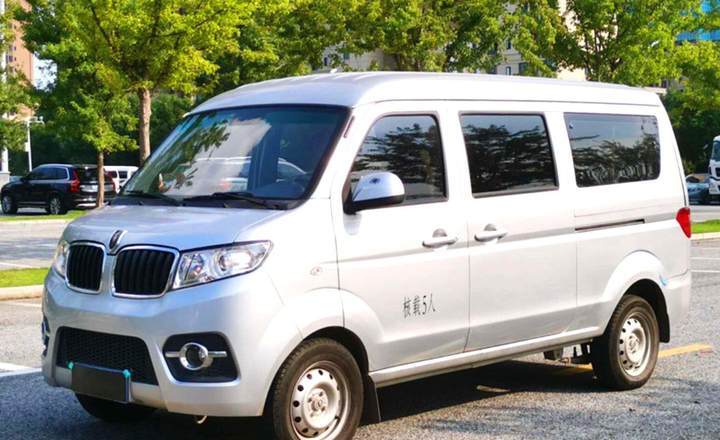 金杯小海狮x30封闭货车右外侧吃胎什么原因