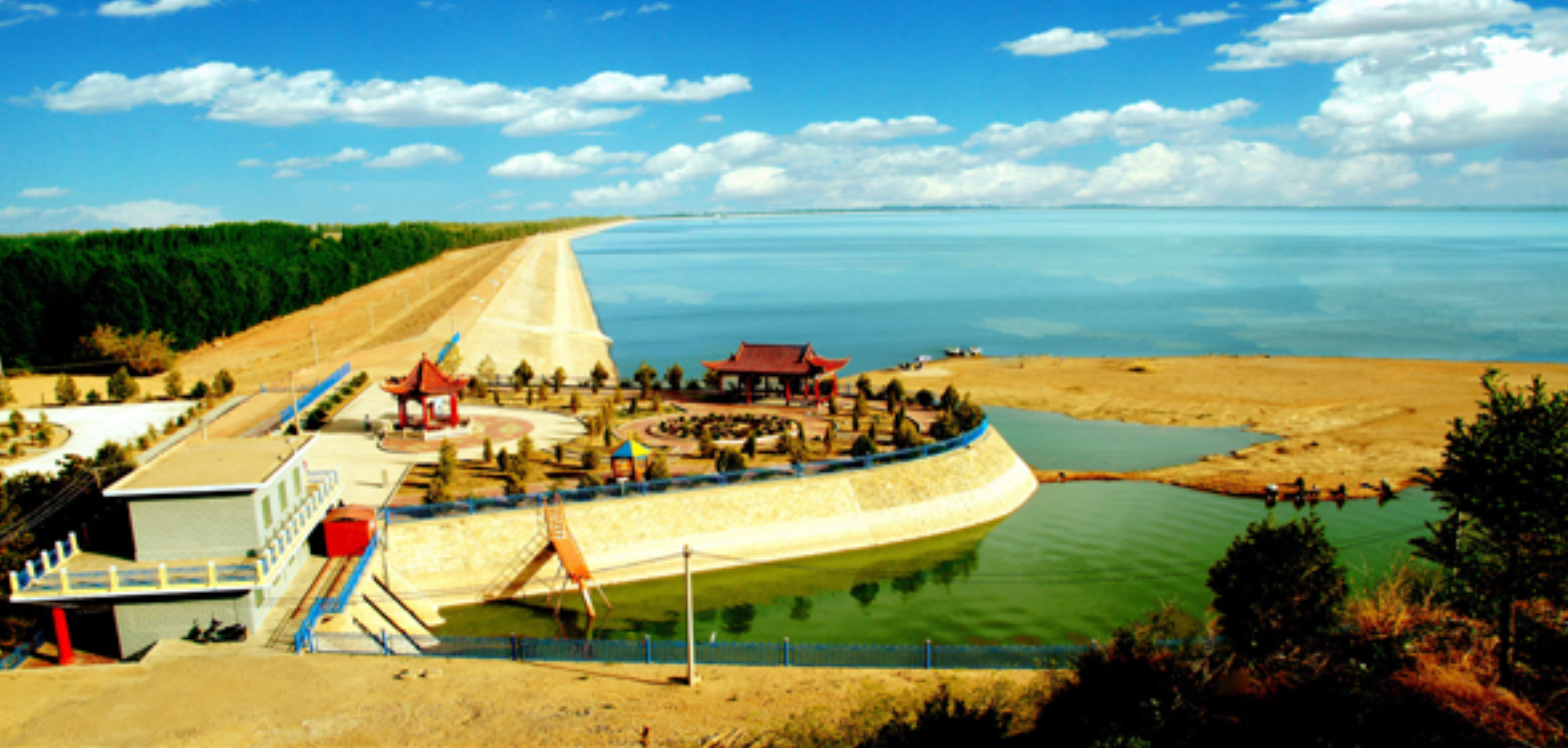 24万人在荒漠中挖出一个水库,让沙漠变绿洲,中国咋做到的?