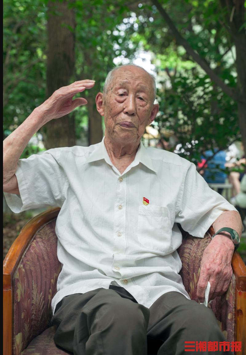 百岁百年恰风华|"八一"前夕走近长沙百岁老红军吴国厚,艰苦朴素刻在骨