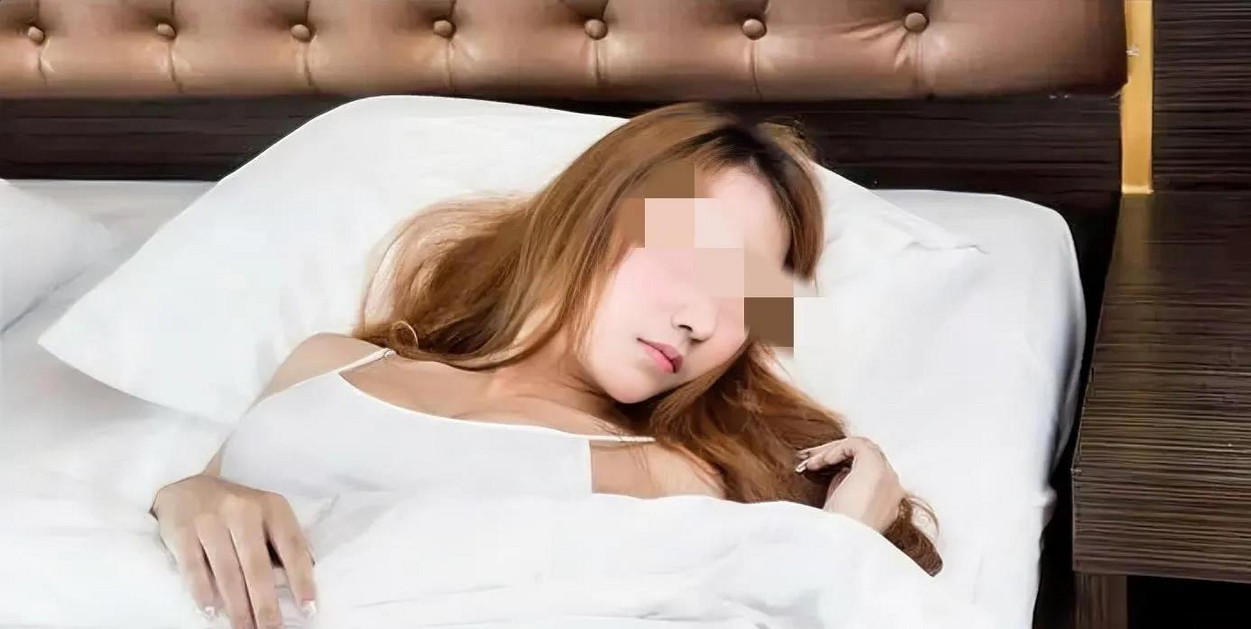 江苏南京,一名女子光着身子睡觉时,突然听到房间里有叽叽嘎嘎的声音