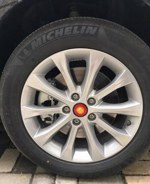 红旗hs7使用什么轮胎