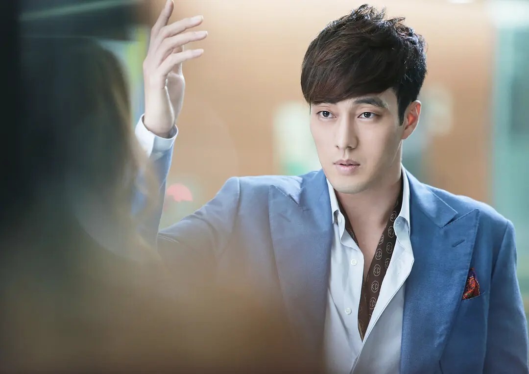 韩剧最帅「霸道总裁」8:《主君的太阳》朱中元 / 苏志燮 饰