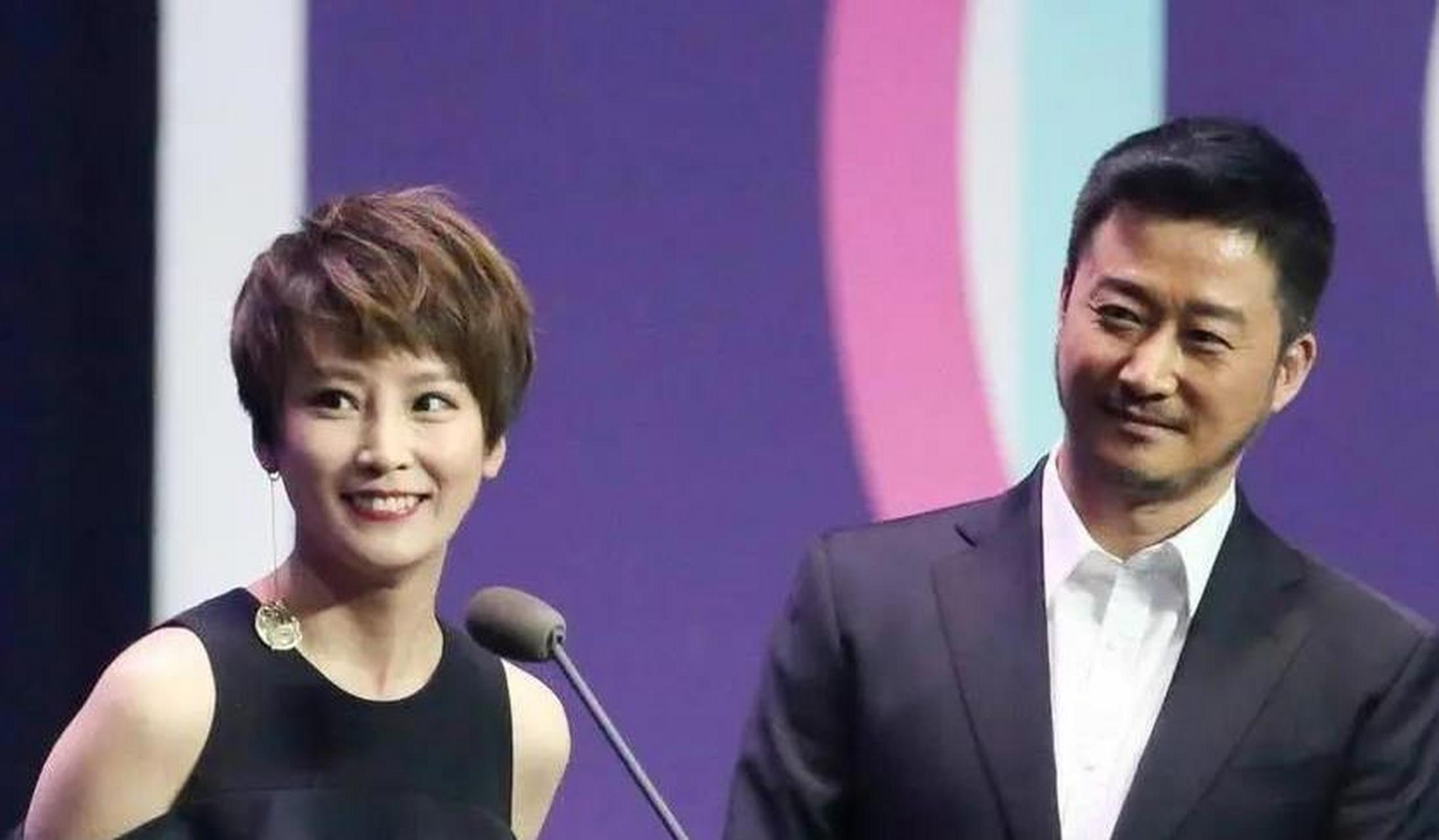 "可是就在吴京拼命达到樊亦敏的要求时,她却转身恋上了身价20亿的富豪
