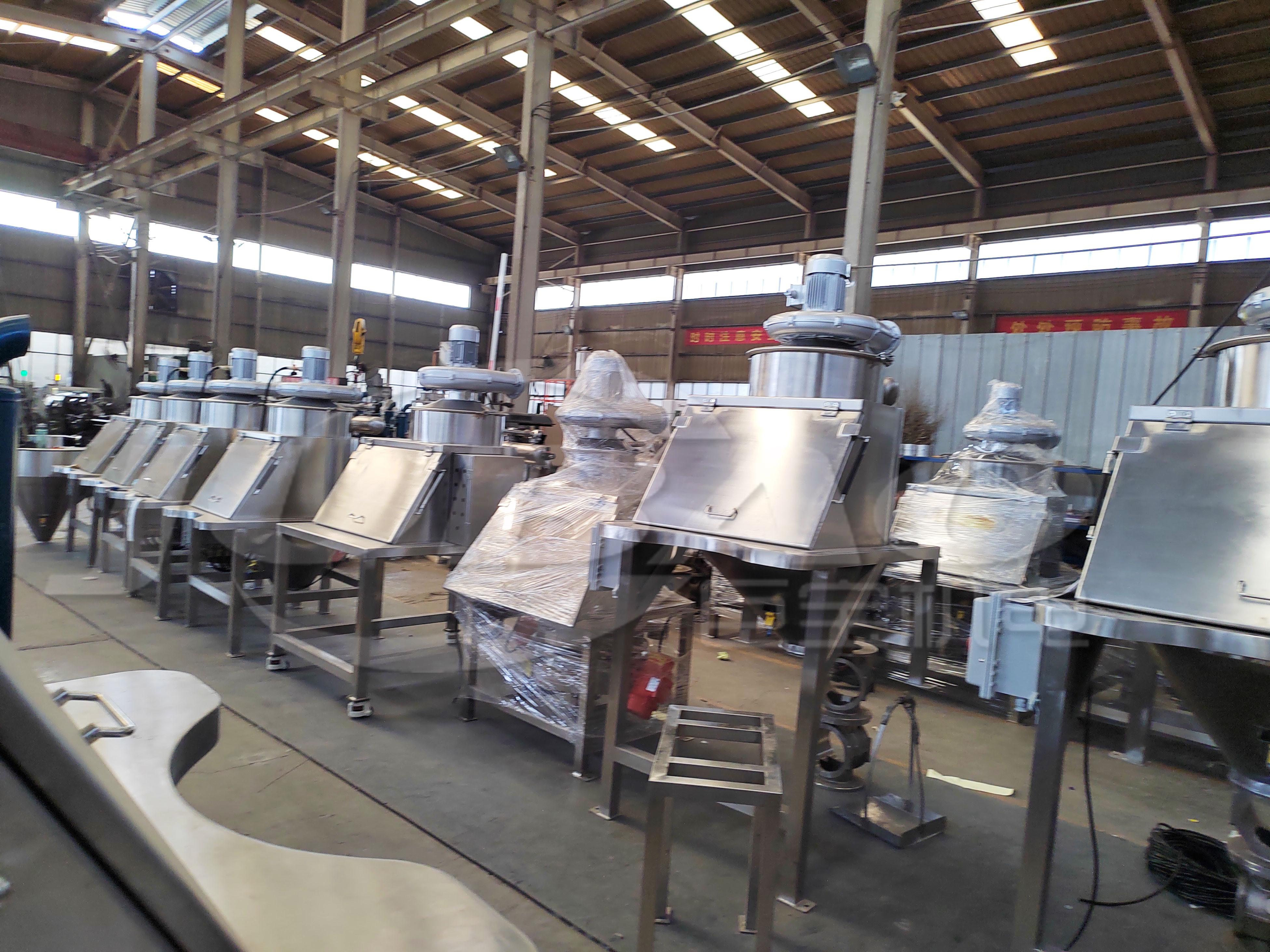 衡水客户订购的24台固体无尘投料设备完工